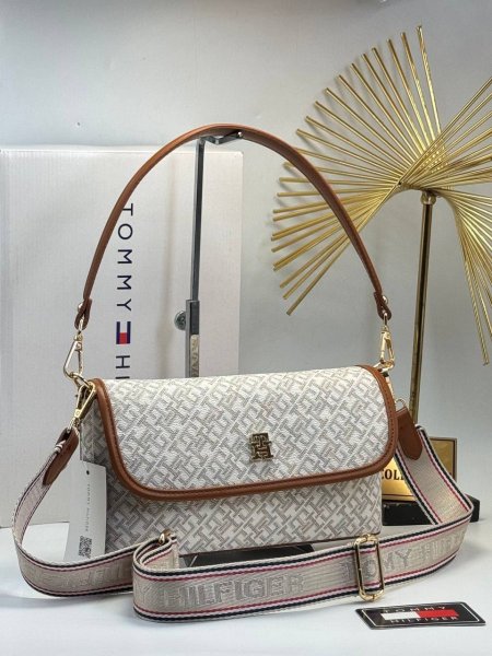 شنطة TOMMY HILFIGER Crossbody – أوف وايت